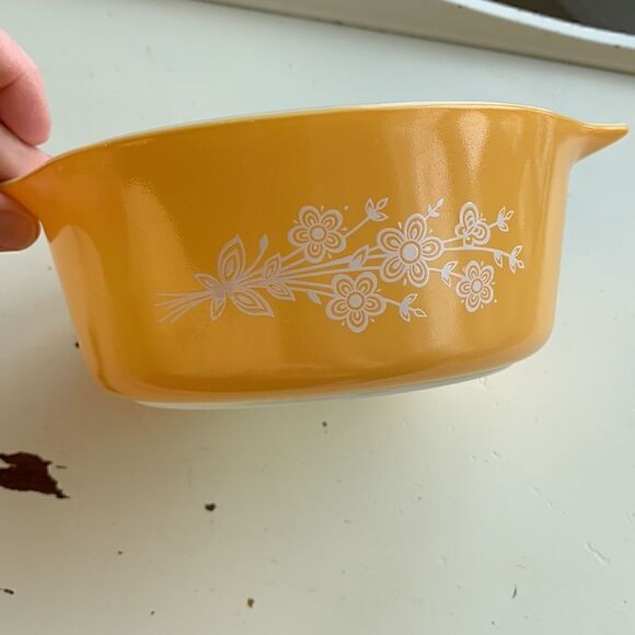🌞Host Pick 🌞PYREX Gold & white butterfly bowl‎ - Picture 2 of 9